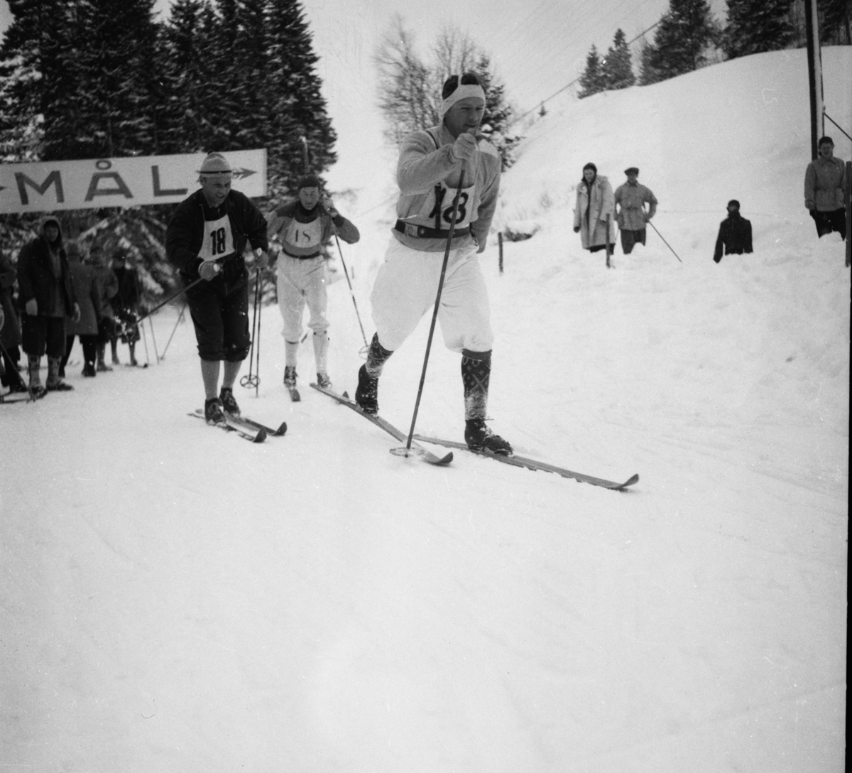 Vardens arkiv. "Politimesterskapet"  10.02.1954