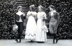 ";Fastnachten 1914"; og ";Nora, (?), (?) und Julie";. Karnev