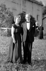 Portrett av Inga og Erling Nielsen, bror og svigerinne til b