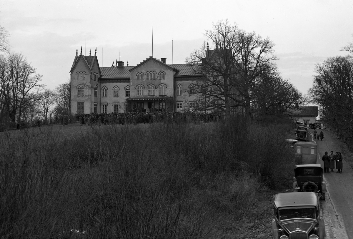 Longs slott utanför Grums går under klubban år 1934. Huset användes några år som arbetarförläggning av Karlstad stad och revs år 1944. Ytterligare info finns i kommentarsfältet.