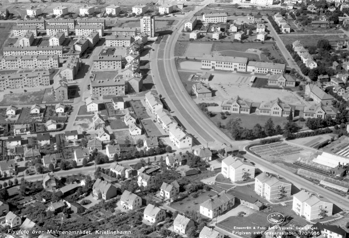 Värmland från luften 1956: Kristinehamn, stadsdelen Malmen