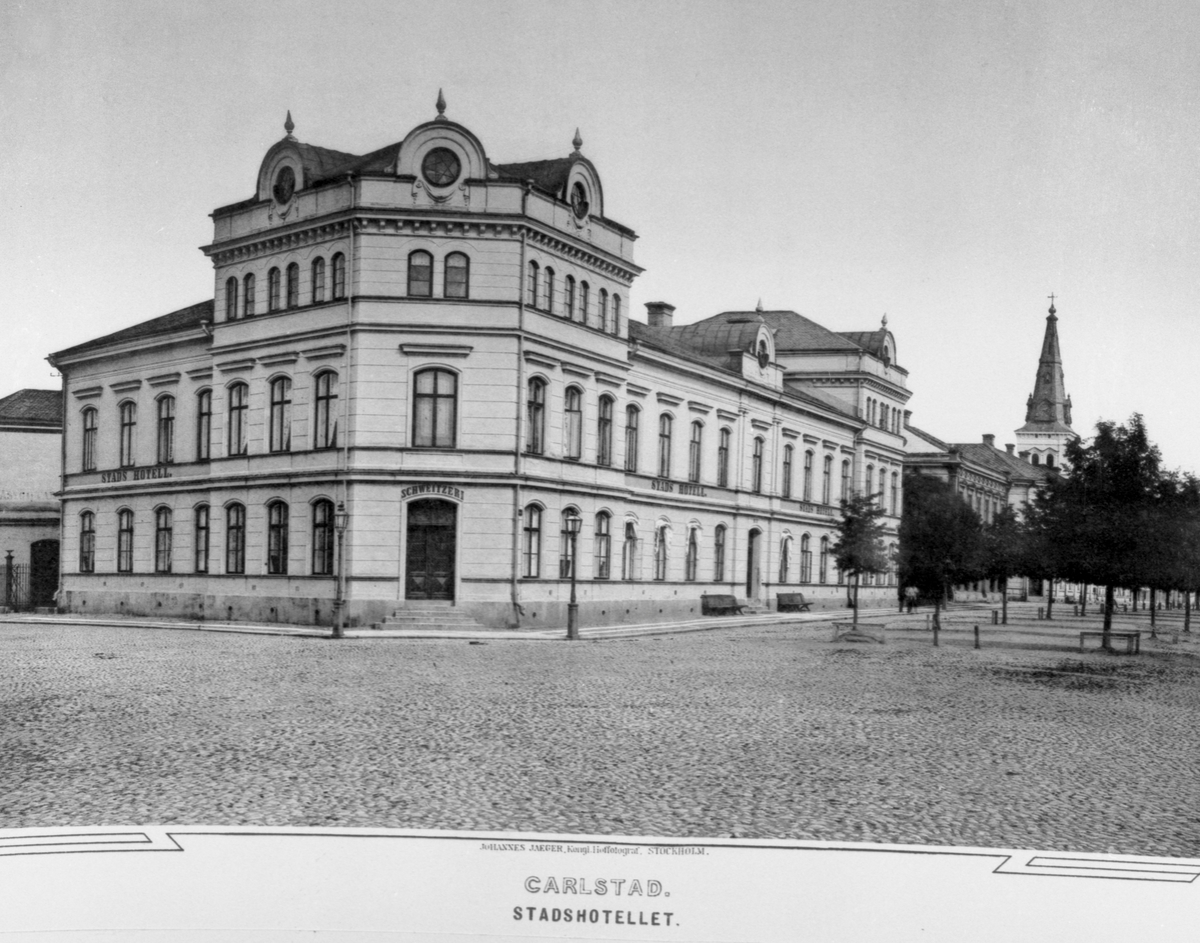 Bilderna kommer från ett planschverk över Karlstad utgivet av Johannes Jaeger 1884. Museets exemplar är en hyllningspresent till avgående landshövdingen Henrik Gyllenram som tillträdde 1873 och avgick den 1 maj 1885.