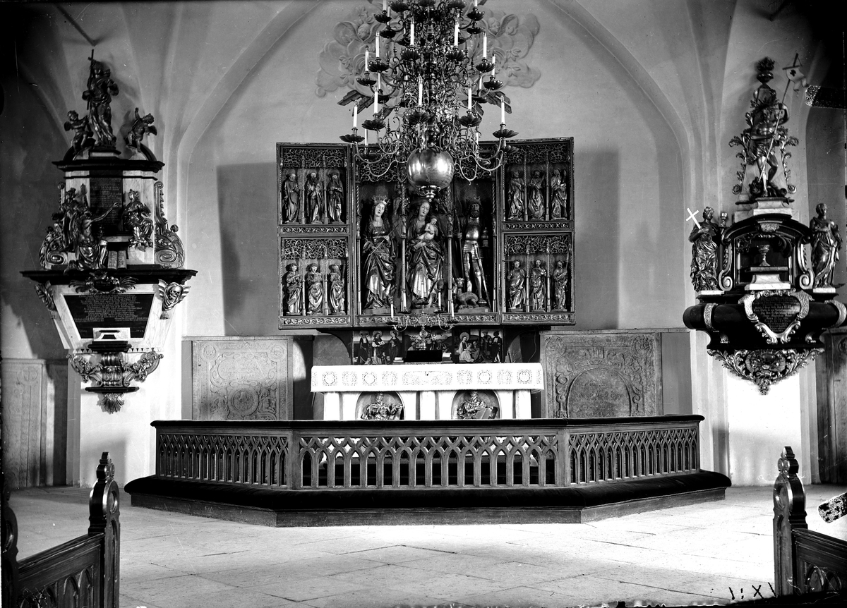 Altartavlan i Köpings kyrka.