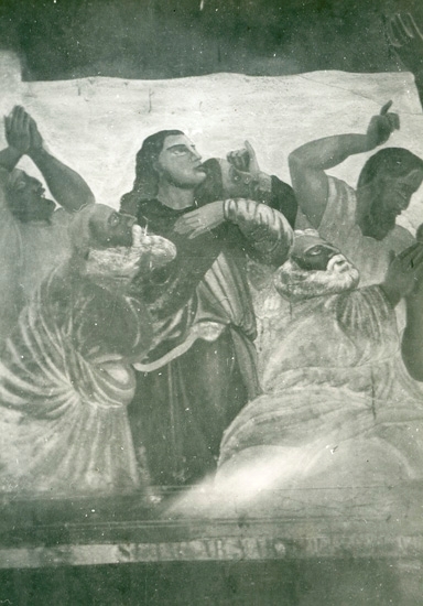 Foto av altartavla, Reftele kyrka.
Nuvarande altartavla är gjord 1904 av Gottfrid Kallstenius. Dess motiv är Jesu möte med Maria utanför graven. En tidigare altartavla från 1871 döljs helt av nuvarande altartavla.