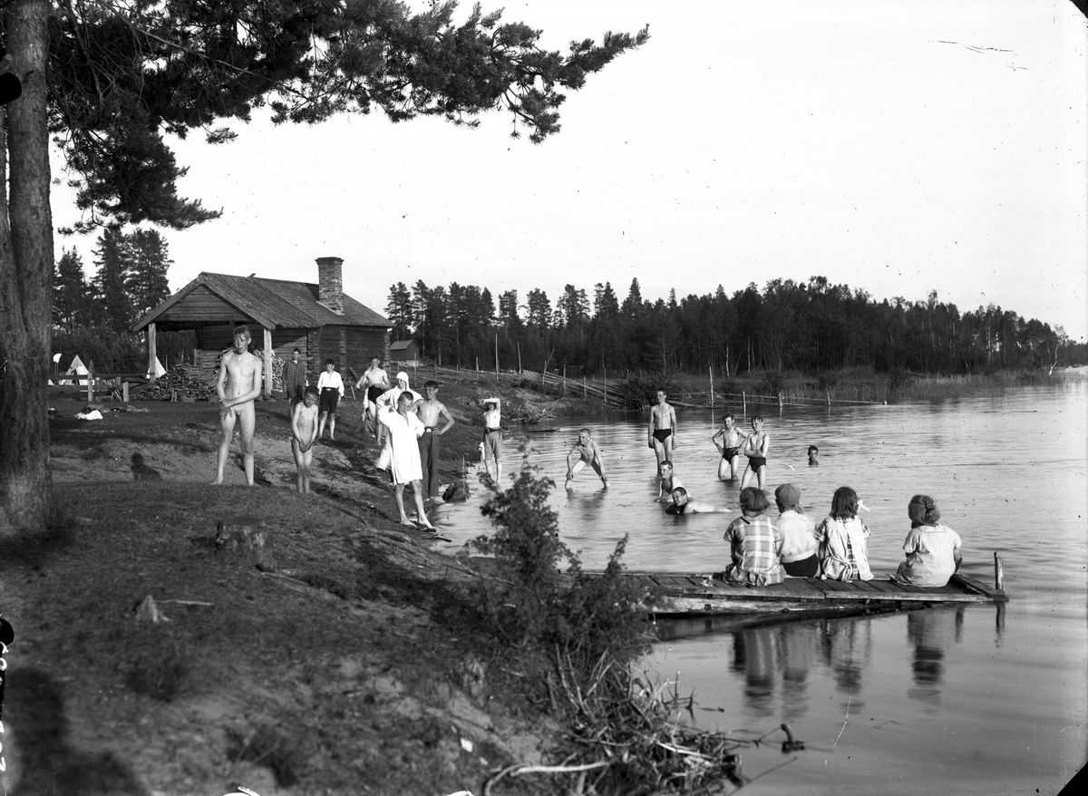 Badet vid Högbacken, omkring 1930. KFUM scoutläger.