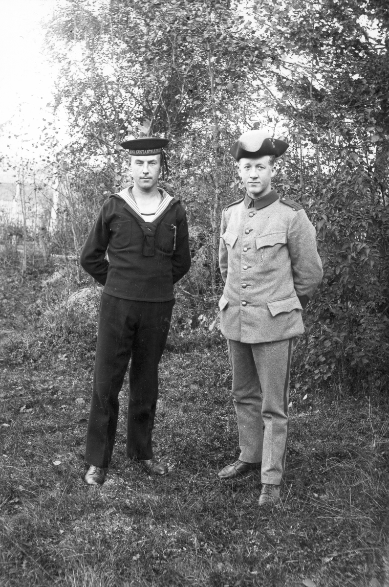 Till vänster Verner Söderberg, född 1885, till höger Gustaf Wååg, född 1885.