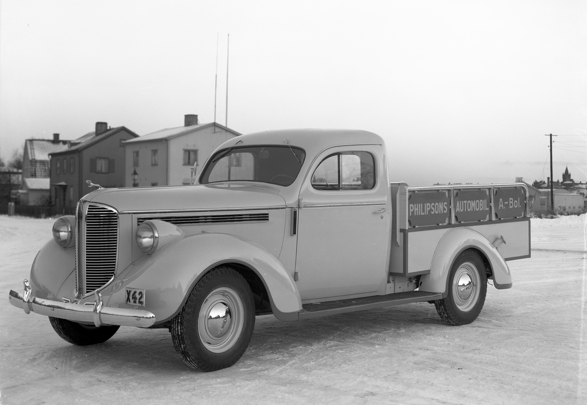Philipsons i Gävle AB. Servicelastbil, X 42, Dodge 1938 ombyggd till lätt lastbil.

December 1939