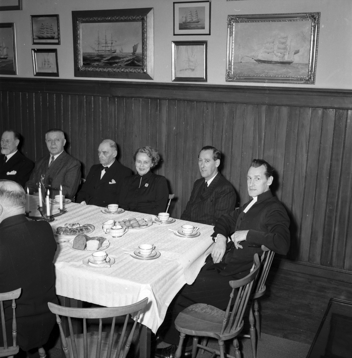 Sjömanshemmet, Kaserngatan 54. Festlighet, kaffebord. December 1951.