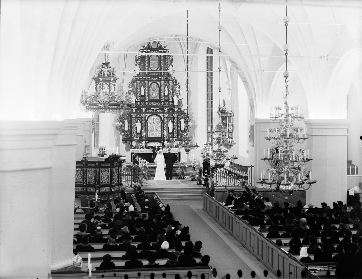 Bröllop mellan Berg och Zedreús i Heliga Trafaldighetskyrkan. Den 4 februari 1942.