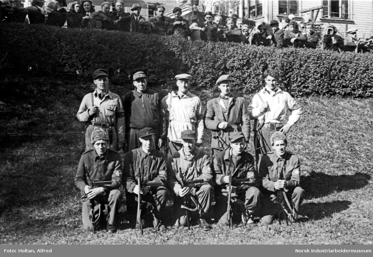 Soldater oppstilt i Birkelunden etter frigjøringen.