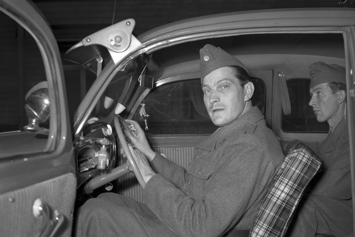 "Åke Mjuk" - kampanj. Kända chaufförer yttrar sig.       15 oktober 1953.

