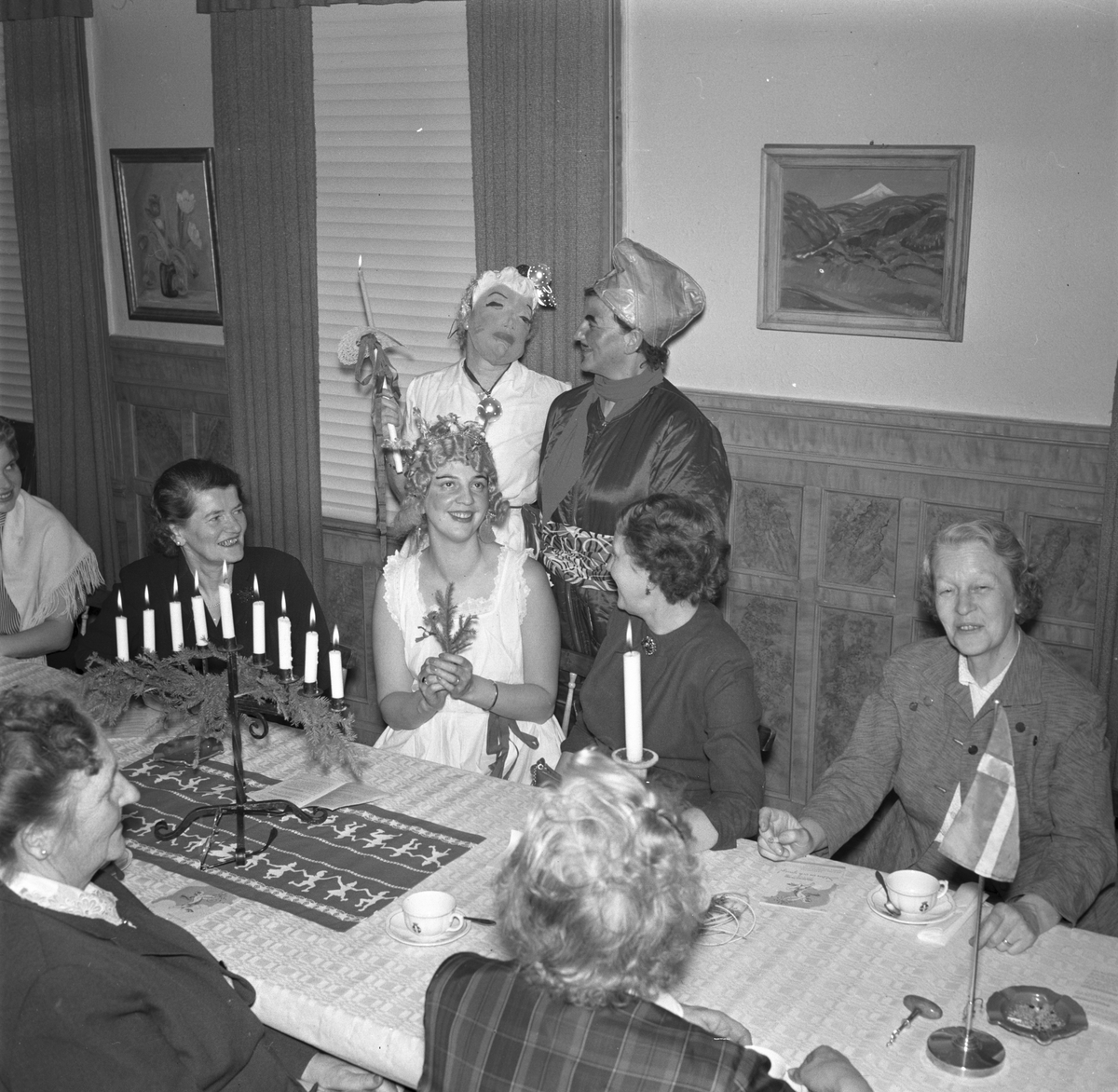 Lottakåren i Gävle. Luciafest. December 1956.