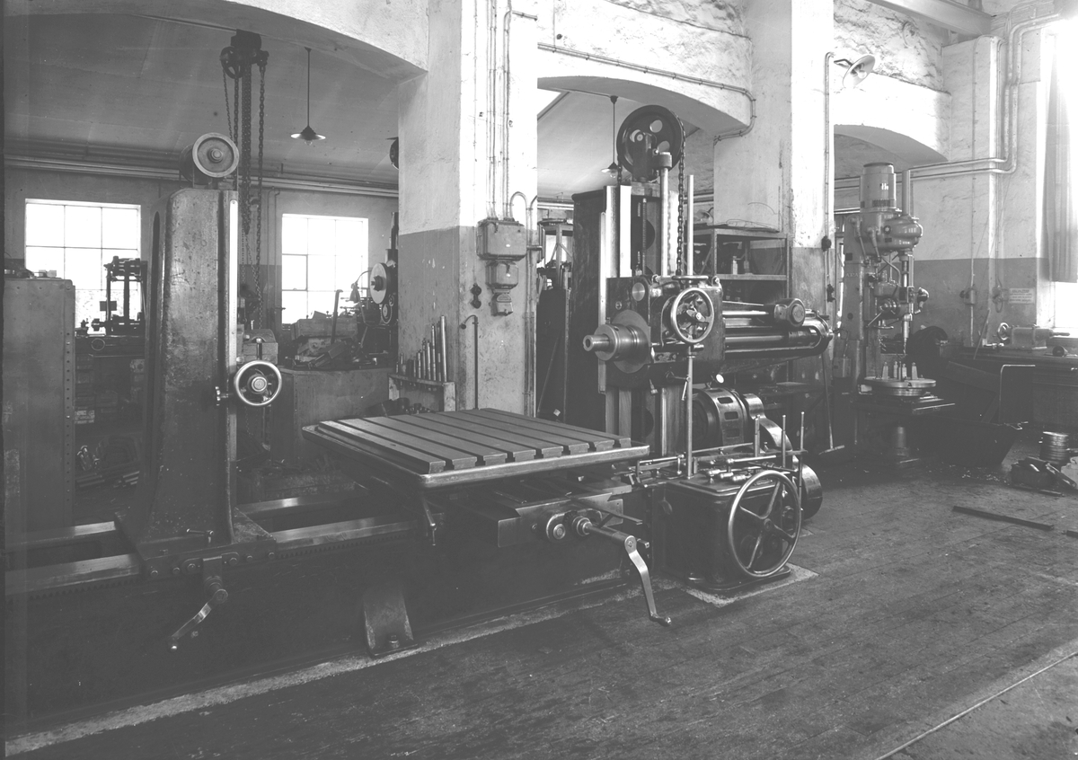 Gävle Varv anlades 1873. Efter en konkurs 1921 bildades Gefle Varfvs och Verkstads Nya AB, som bland annat tillverkade oljecisterner och utrustningar till pappersmassefabriker. På 1940-talet återupptogs skeppsbyggeriet.


