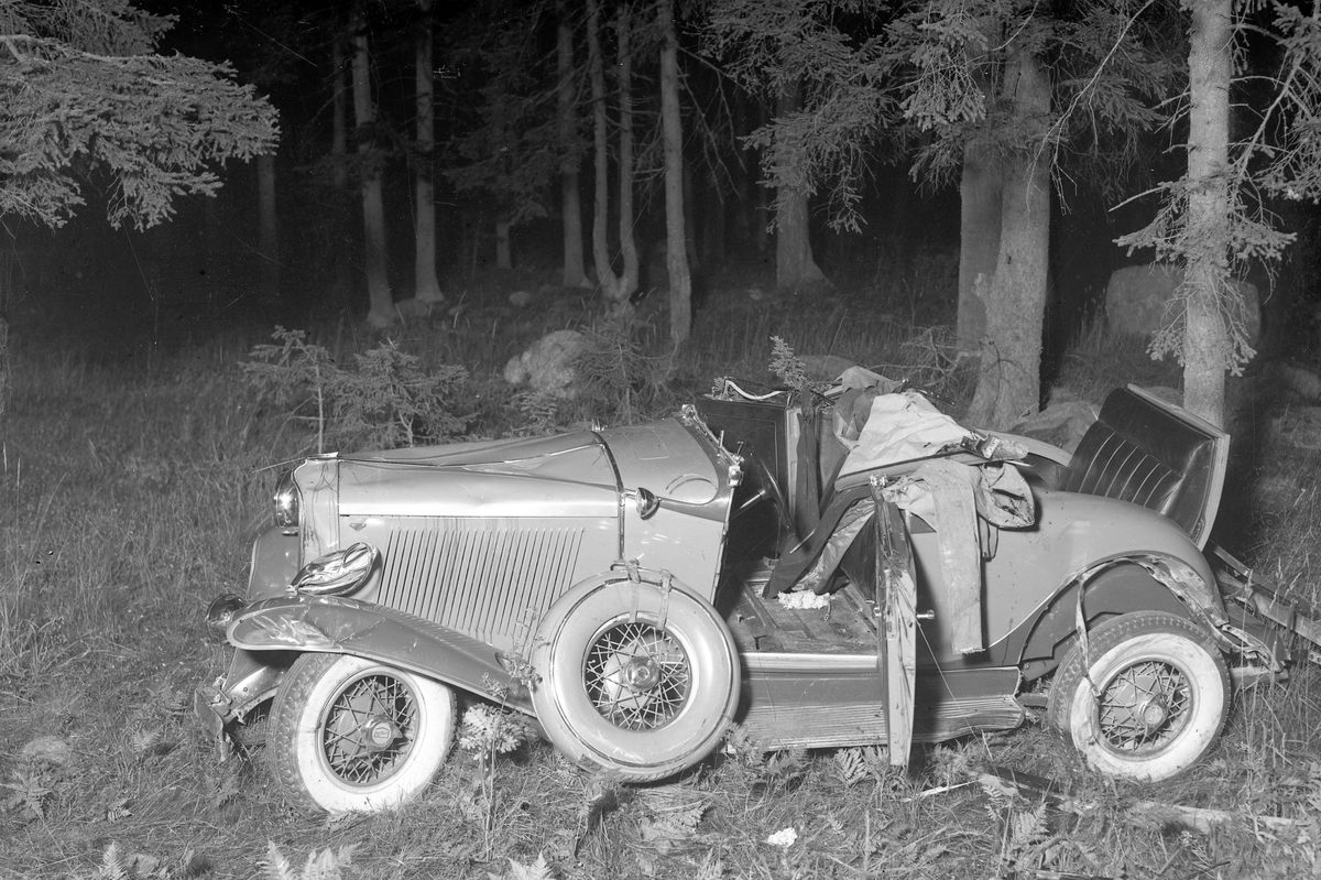 Bilolycka med en 1931 AUBURN CABRIOLET 2 DOOR.