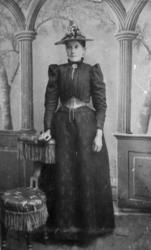 Atelierportrett av Gurine Rebekka Olsdatter.