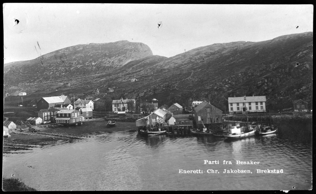 Bessaker sett fra sjøen. - Museet kystens arv / DigitaltMuseum