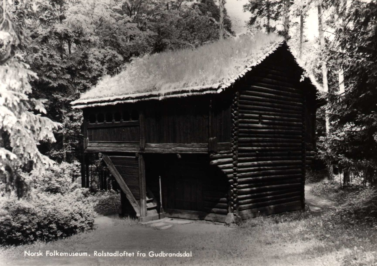 Postkort. Norsk Folkemuseum. Roldalsloftet fra Gudbrandsdalen.