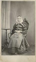 Fangeportrett. Oline Leonardsdatter, Lier, arrestert i 1868,