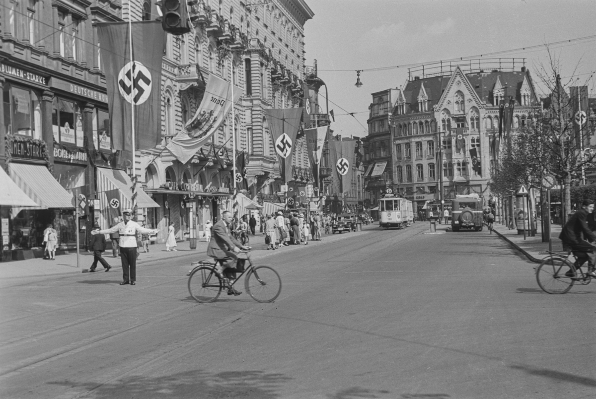 Markering av Nazi Gautag 9.-12. juni 1938 i Hannover, Tyskland. Ratenaustrasse sett fra Kröpcke.