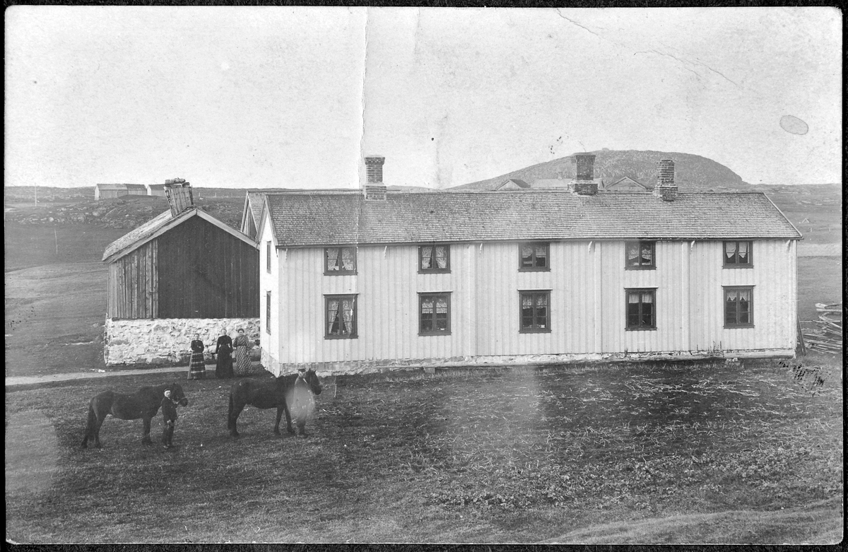 Gården Næss på Oksvoll ca. 1900