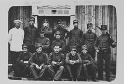 Soldater i uniform på militærtjeneste i Fredrikstad, 1905