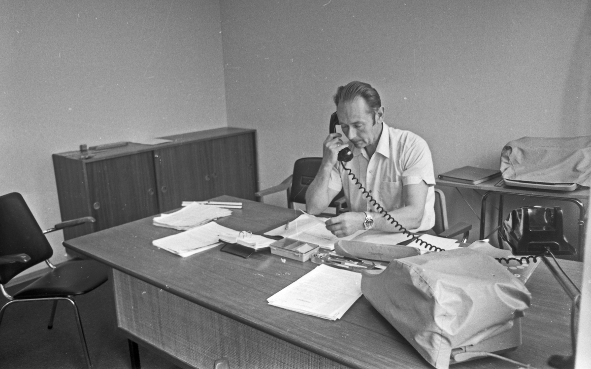 Tysvær Rådhus. Kommunesenter. Barnehage og sparebank. Interiør og eksteriør.