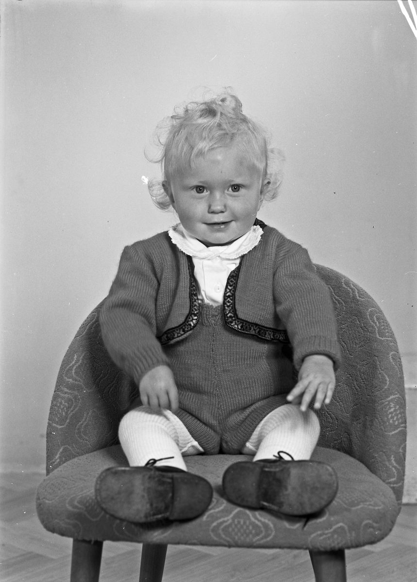 Portrett - liten gutt - bestiller Ragnhild Nøkling