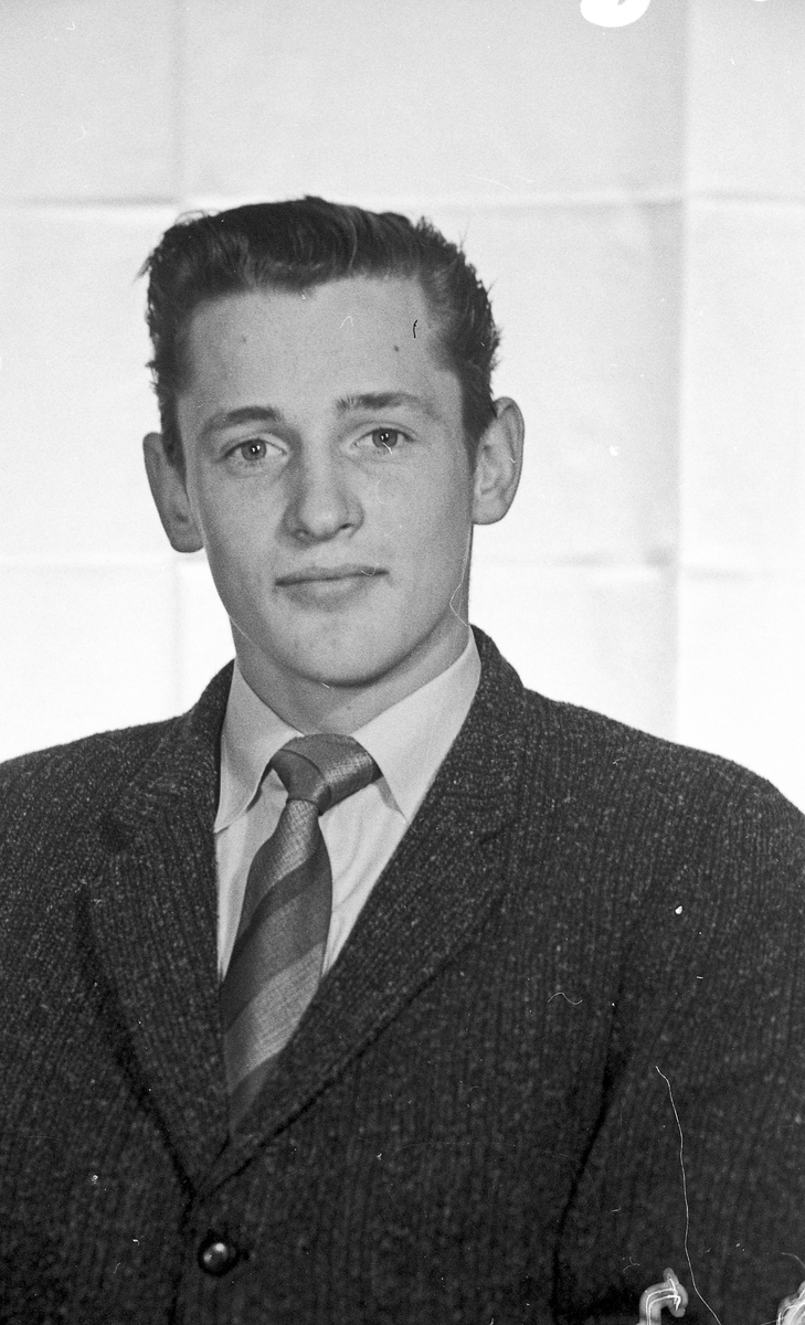 Portrett - elever og lærere på Tveit Landbruksskole 1961-1963 - bestiller Tveit Landbruksskole