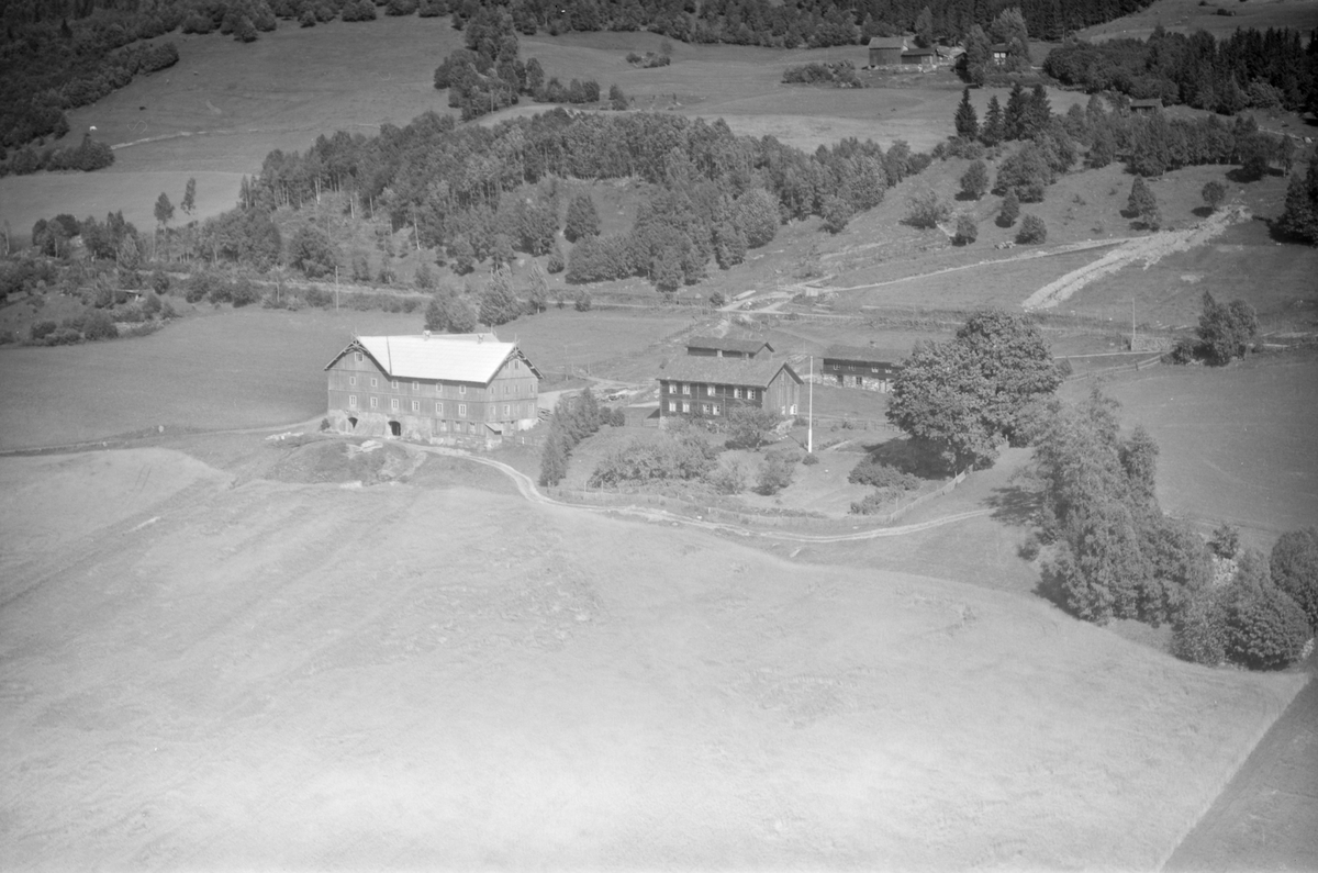 Houm gård, Øverbygda, Østre Gausdal, Gausdal, 1958, dalside, jordbruk, vei, blandingsskog