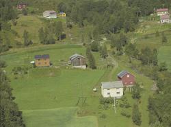 Småbruk, flere bolighus i området, Flishaug, Østre Gausdal