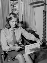 21.07.67.4H-jente med håndarbeid