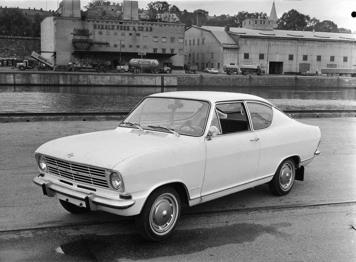 Typbesiktning. Opel (032228-8). >>