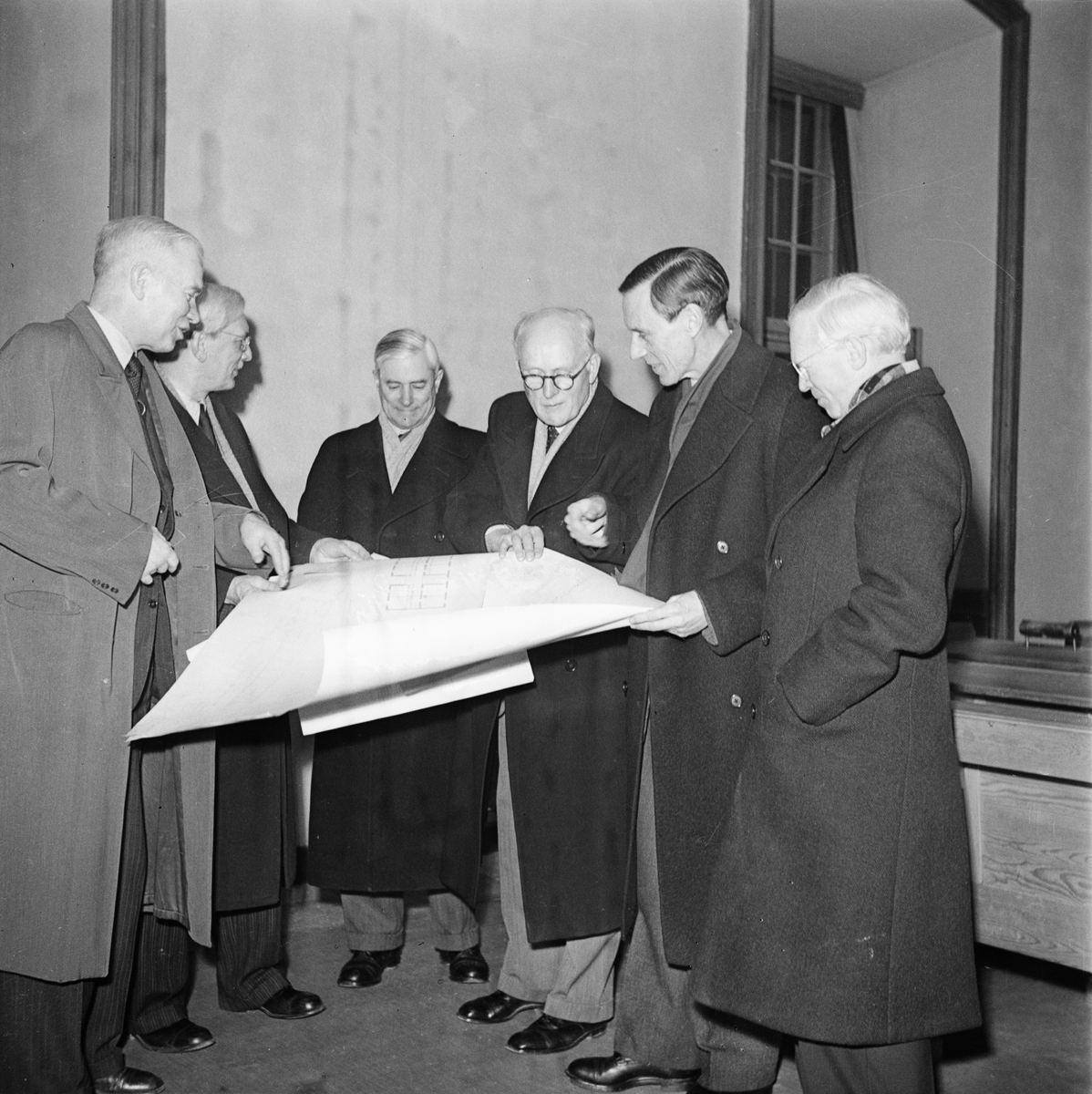 En jury väljer bland ritningar på Studentstaden, Uppsala december 1946