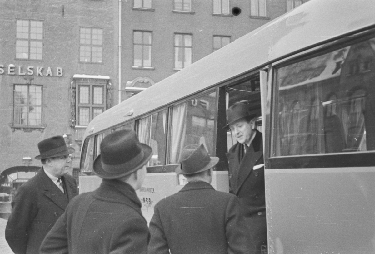 Fremvisning av nylevert buss til NSBs rute Tønsberg-Horten.