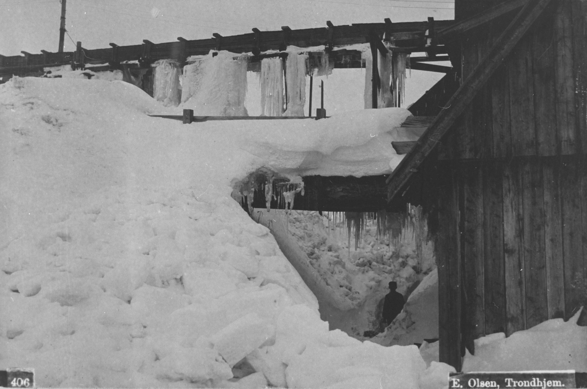 Snøvinter på Røros. Store snømengder rundt gruvebebyggelsen ved Kongens gruve