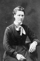 Atelierportrett av Jensine Johansen, Risøynes i Tranøy.