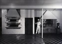 Baker Harry Bang i Sortland Bakeri ca. 1950