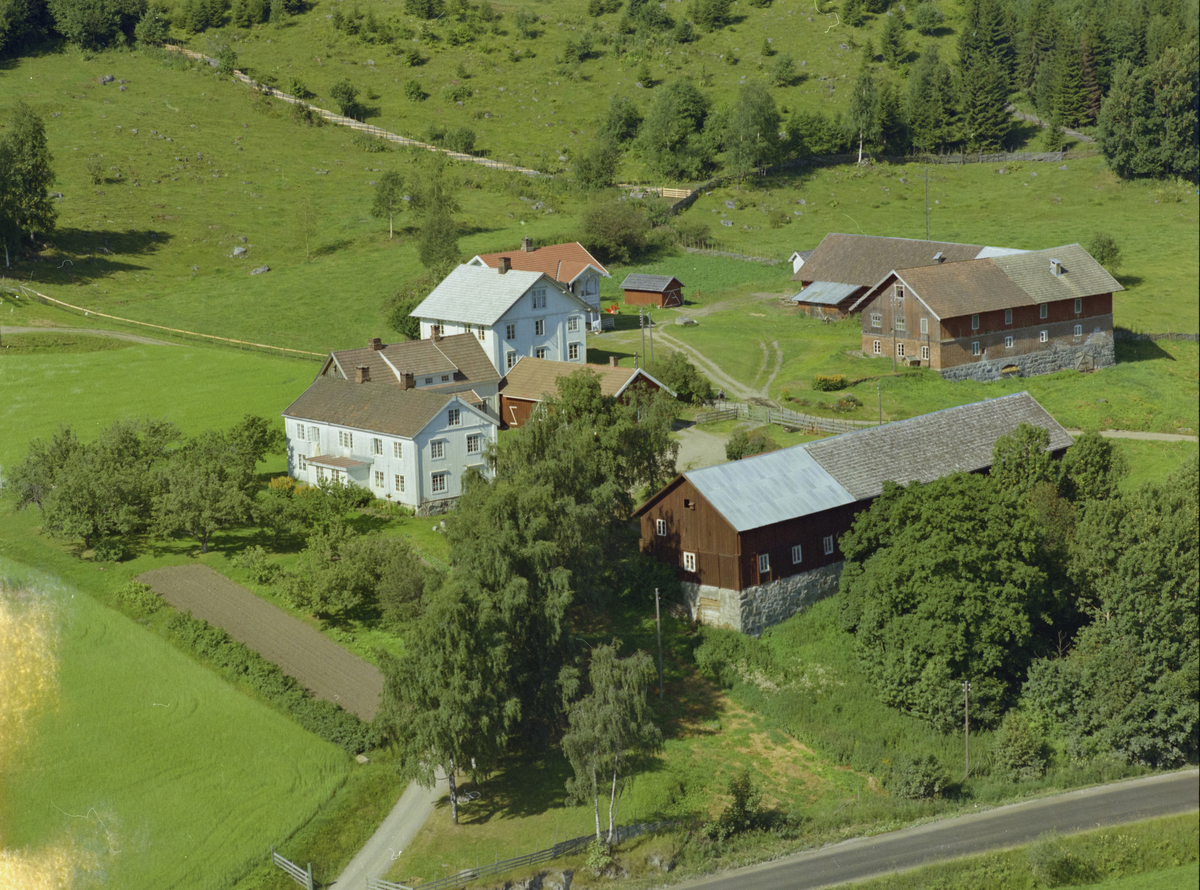 Gjøvik kommune, Nordre og søndre Feiring eller Fægring gårdsbruk, Biristrand, bygninger, kulturlandskap,