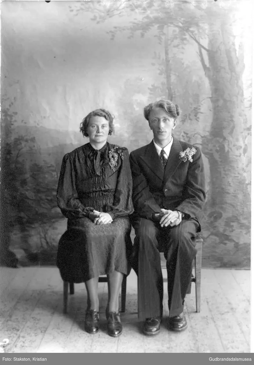 Brudeparet Torstein Tøftemo (f. 1919) og Gudrun Tøftemo (f. Larsen 1921)