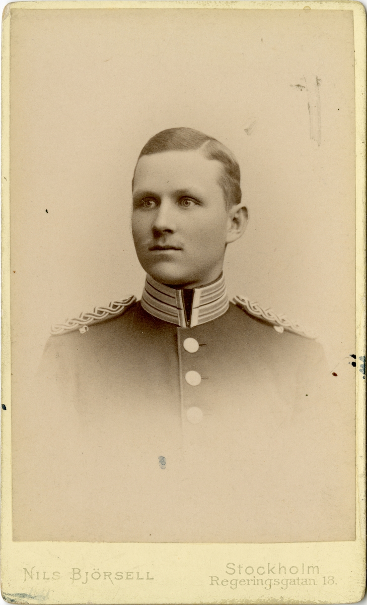 Porträtt av Robert Olof Marcks von Würtemberg, kapten vid Andra livgrenadjärregementet I 5.