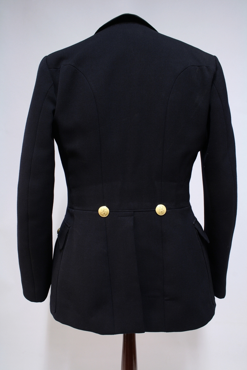 Kvinnelig politiuniform M/1959 - Justismuseet / DigitaltMuseum