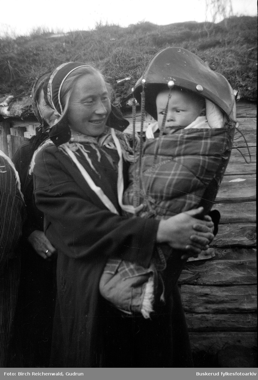 Mor og barn i møte med den norske befokningen
