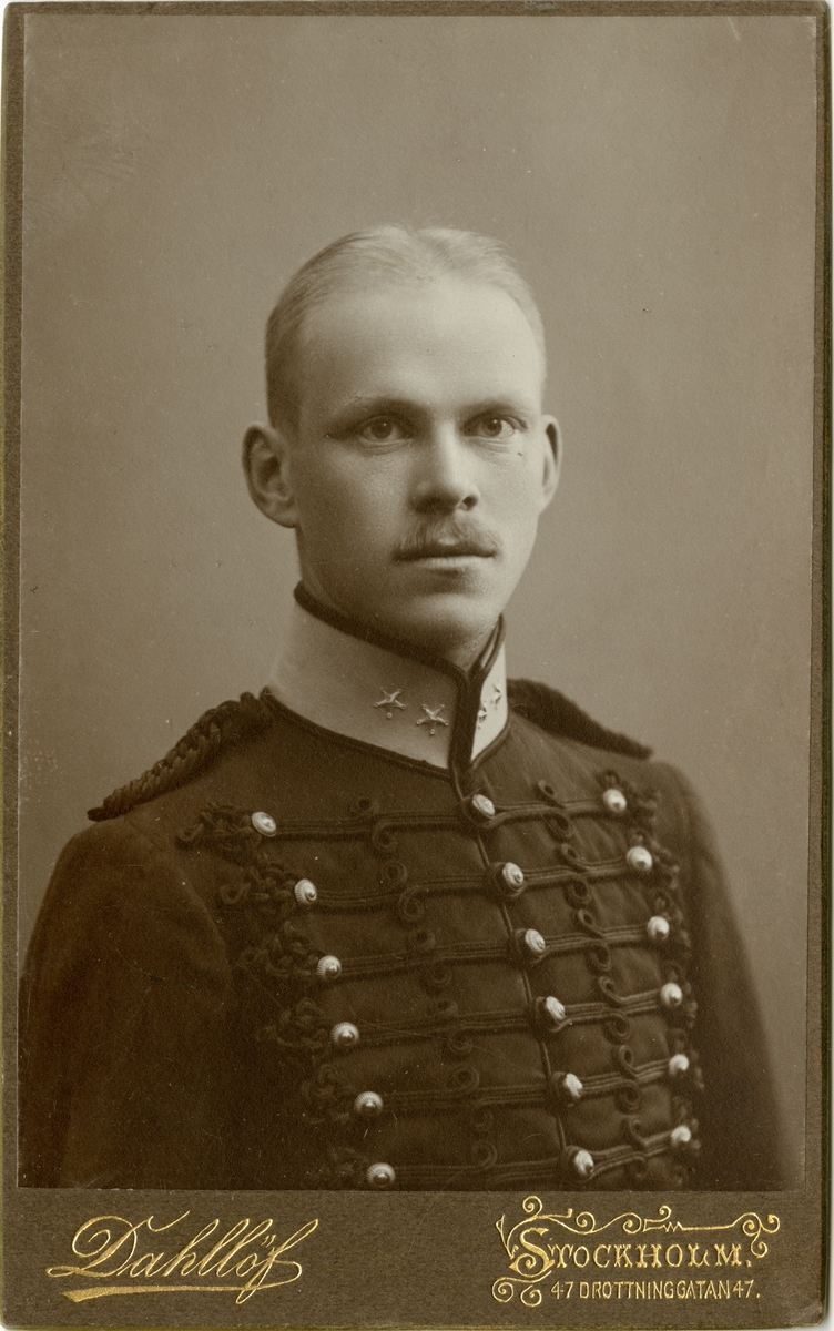 Porträtt av Gustaf Torbjörn Lindblom, reservlöjtnant vid Svea artilleriregemente A 1.