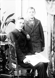 Gruppeportrett, bestillers navn Karl Onstad.