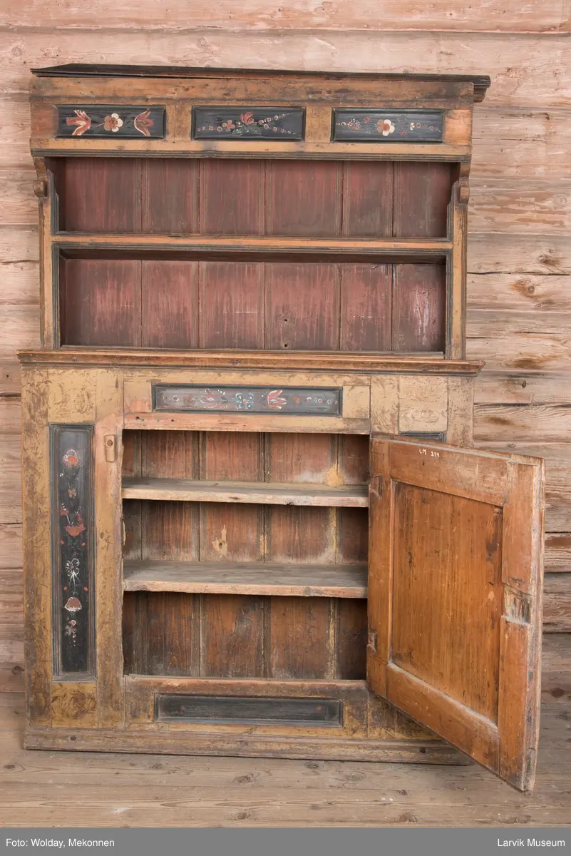 blomster på sort bunn