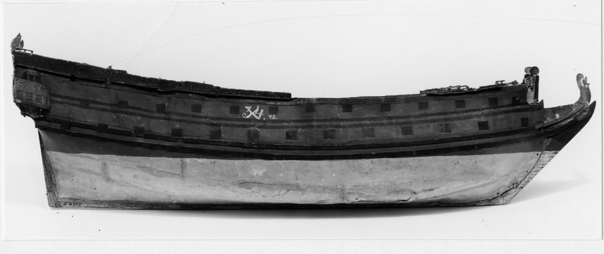 Fartygsmodell av papp av 70-kanonskeppet NORDSTJÄRNAN. Sjösatt i Karlskrona 1703. Konstruktör Charles Sheldon. 1958 överförd till SSHM samlingar från Varvsmuseet i Karlskrona. (K 48). Skala 1:60.