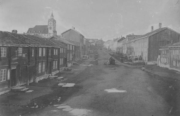 Bergmannsgata på Røros ca. 1865. Foto/Photo