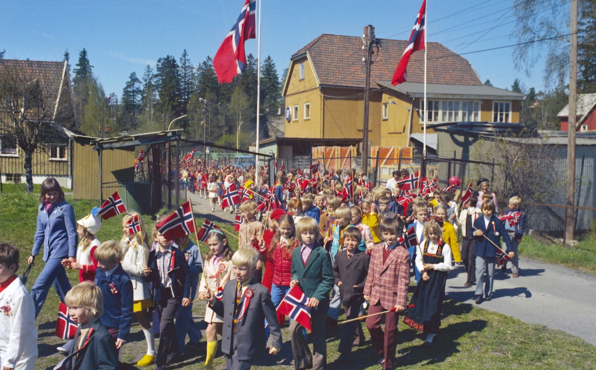 17.maifeiring, Strømmen, reportasjebilder