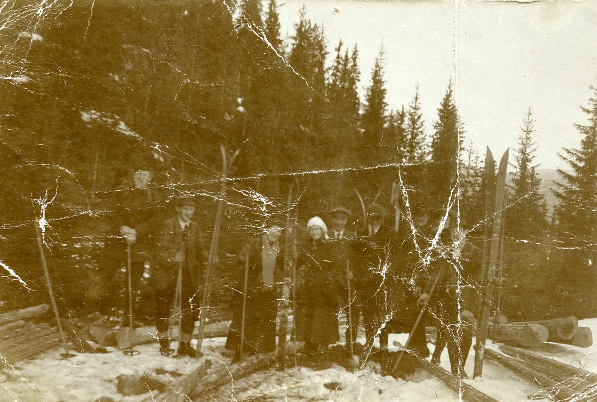 Ungdomar frå Hølera på skitur i Bjørneskaret.