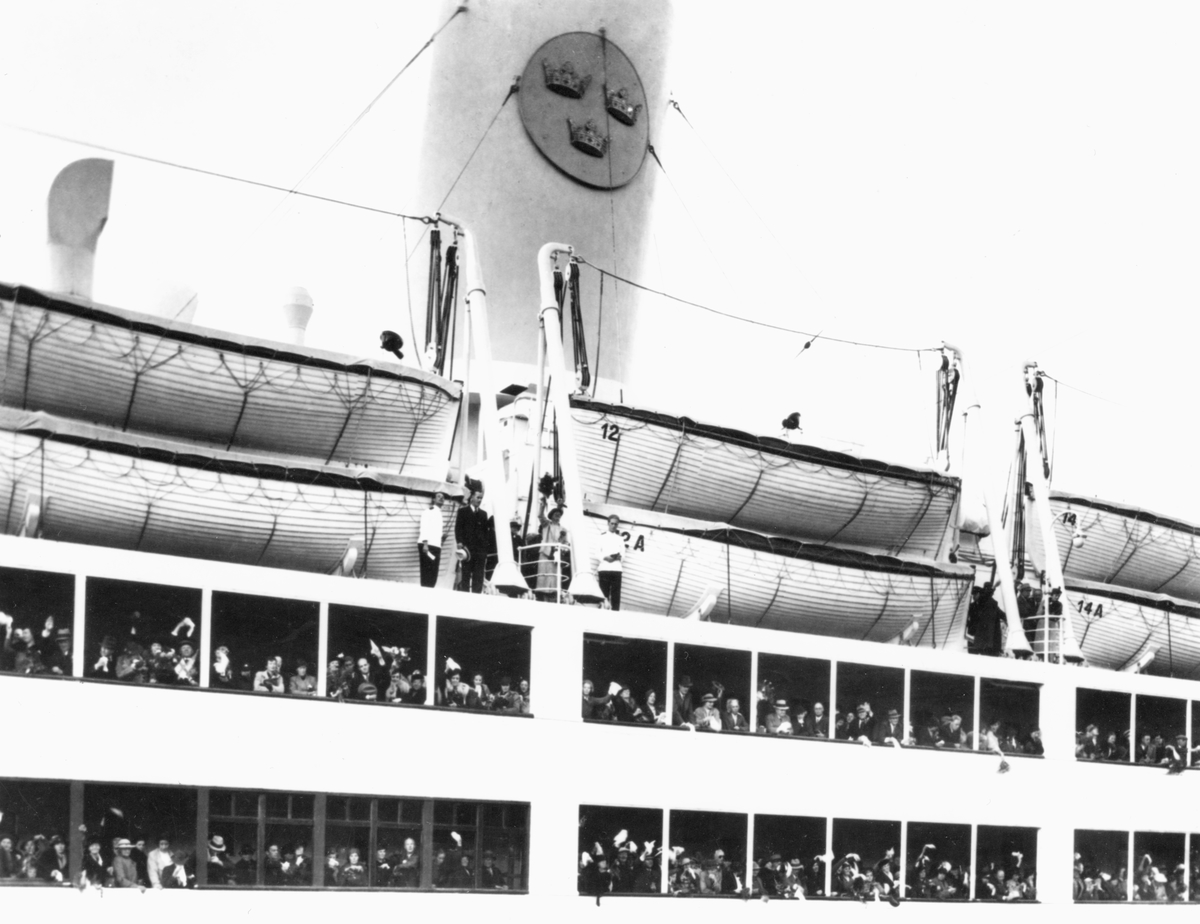 Passagerare och besättning ombord på M/S KUNGSHOLM.